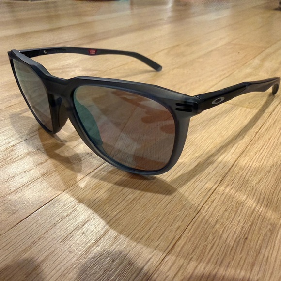 Oakley Thurso Matte Crystal Black / COLOR Prizm Deep Water Polarized - Picture 2 of 11